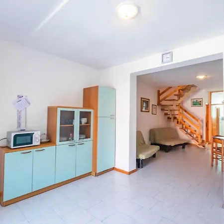 Angela By Interhome * ليدو ديلي نازيوني